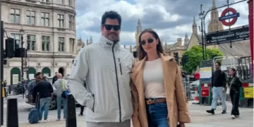 Burak Özçivit ve Fahriye Evcen’den aile tatili