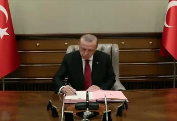 Cumhurbaşkanı Erdoğan'ın İmzasıyla Yeni Büyükelçi Ataması! Danimarka'ya Burak Özügergin Görevlendirildi Cumhurbaşkanı Erdoğan’ın İmzasıyla Yeni Büyükelçi Ataması! Danimarka’ya Burak Özügergin Görevlendirildi
