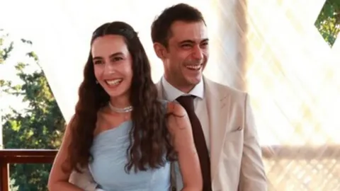 Doğaç Yıldız ile Başak Çoruh nişanlandı Dogac Yildiz Basak coruh nisanlandi habermeydan