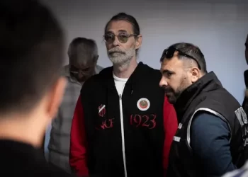 Yolsuzluk operasyonunda Erdal Beşikçioğlu gözaltına alındı Yolsuzluk operasyonunda Erdal Beşikçioğlu gözaltına alındı