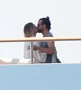 Gigi Hadid ile Bradley Cooper'dan romantik tatil Gigi Hadid Bradley Cooperdan romantik tatil1 habermeydan