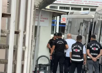 İzmit Belediyesi Soruşturmasında Son Durum: Gözaltındaki 30 Şüpheli Sağlık Kontrolüne Sevk Edildi İzmit Belediyesi Soruşturmasında Son Durum: Gözaltındaki 30 Şüpheli Sağlık Kontrolüne Sevk Edildi