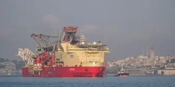 Dev platform JSD6000 İstanbul Boğazı’ndan geçti! Geçişi havadan görüntülendi