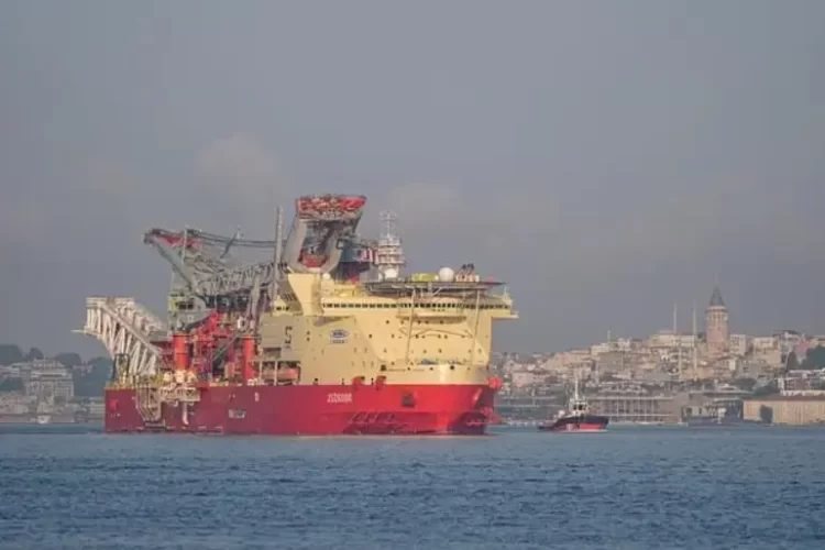 Dev platform JSD6000 İstanbul Boğazı'ndan geçti! Geçişi havadan görüntülendi JSD6000 Istanbul Bogazindan gecti habermeydan