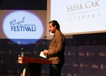 Konuşanlar Şafak Çak kimdir? Kaç yaşında, evli mi? Konuşanlar Şafak Çak kimdir? Kaç yaşında, evli mi?
