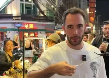 Kuralsız Sokaklar'da şok eden akrep menüsü Kuralsız Sokaklar’da şok eden akrep menüsü