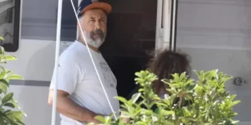 Mehmet Özgür'den ailesiyle karavan tatili Mehmet Özgür’den ailesiyle karavan tatili