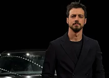 Mert Yazıcıoğlu bu kez doktor rolüyle ekranlara gelecek Mert Yazıcıoğlu bu kez doktor rolüyle ekranlara gelecek