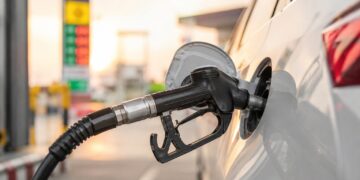 Motorine Bir Zam Daha: Litre Fiyatı 4,18 TL Arttı, Temmuzdaki Toplam Artış 14 TL'ye Yaklaştı Motorine Bir Zam Daha: Litre Fiyatı 4,18 TL Arttı, Temmuzdaki Toplam Artış 14 TL’ye Yaklaştı