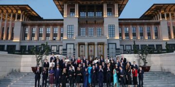 Ankara’daki NATO Zirvesi’nde Liderlerden Tarihi Kare Ankara’daki NATO Zirvesi’nde Liderlerden Tarihi Kare