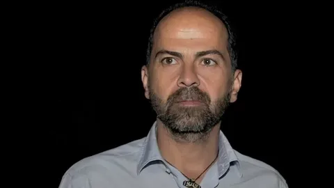 Nasuh Mahruki 15 Temmuz paylaşımı nedeniyle tutuklandı Nasuh Mahruki 15 Temmuz paylasimi nedeniyle tutuklandi habermeydan