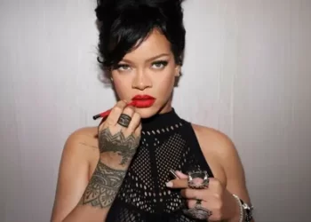 Rihanna Türkiye'den o havalimanını takibe aldı Rihanna Türkiye’den o havalimanını takibe aldı