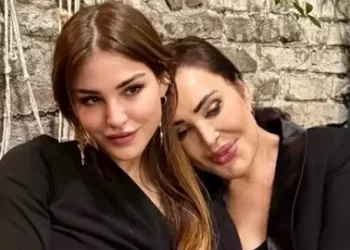 Yağmur Ünal yıllar sonra aynı bankta