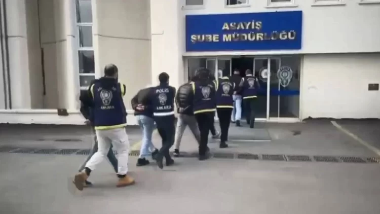 Ankara'da geniş kapsamlı operasyon: 46 şüpheli gözaltına alındı Ankara'da geniş kapsamlı operasyon...