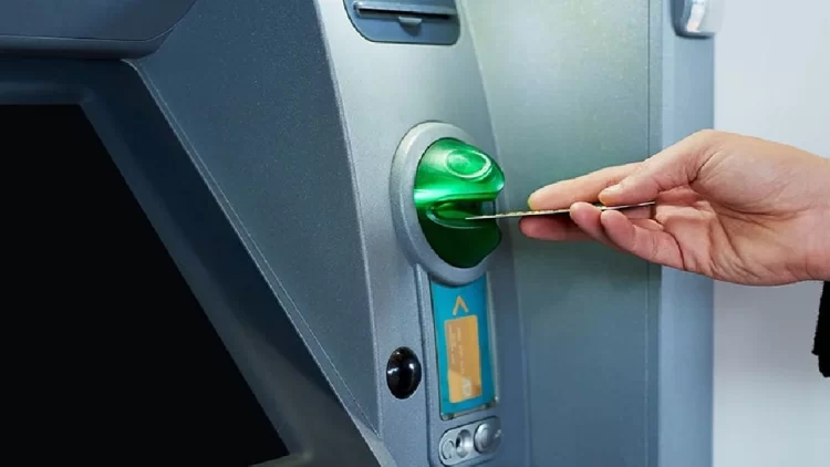 ATM'lerin ardından şimdi de şubelerini kapatıyor: Dev bankadan yeni karar Dev bankadan yeni karar...