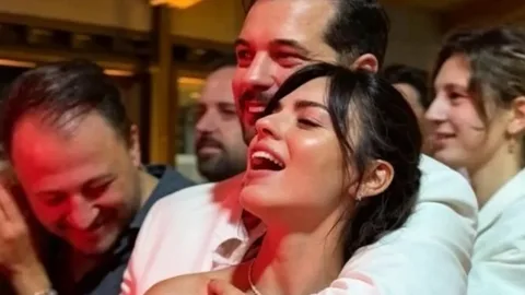 Çağatay Ulusoy ve Aslıhan Malbora'nın düğünde aşk dolu anları! cagatay Ulusoy Aslihan Malbora dugunde ask dolu anlari habermeydan