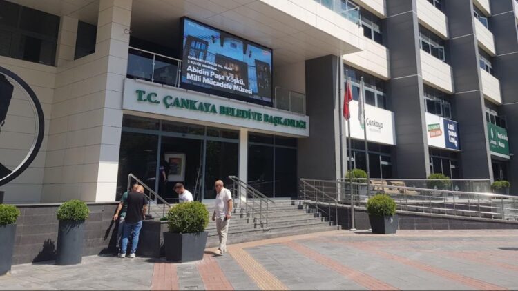 Çankaya Belediyesi soruşturmasında 3 kişi daha gözaltına alındı Çankaya Belediyesi soruşturmasında 3 kişi daha gözaltına alındı.