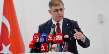 AK Parti'ye geçeceği iddialarına Cemil Tugay'dan yanıt AK Parti’ye geçeceği iddialarına Cemil Tugay’dan yanıt