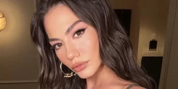 Demet Özdemir'den peş peşe tatil pozları! Beğeni yağmuru devam ediyor Demet Özdemir’den peş peşe tatil pozları! Beğeni yağmuru devam ediyor