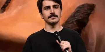 Komedyen Deniz Göktaş havaalanında gözaltına alındı Komedyen Deniz Göktaş havaalanında gözaltına alındı