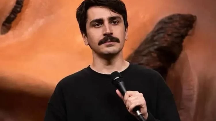 Komedyen Deniz Göktaş havaalanında gözaltına alındı Komedyen Deniz Göktaş havaalanında gözaltına alındı.