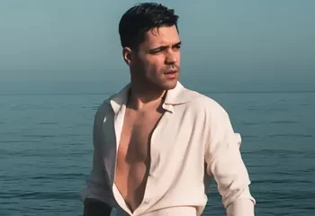 Emir Can İğrek yaz tatiline çıktı Emir Can İğrek yaz tatiline çıktı