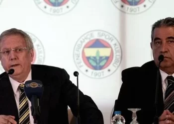 Fenerbahçe'de, Mahmut Uslu dahil 7 yönetici istifa etti! Fenerbahçe’de, Mahmut Uslu dahil 7 yönetici istifa etti!