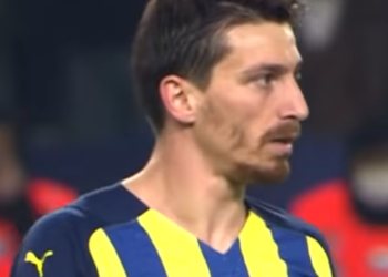 Fenerbahçe'den Mert Hakan Yandaş Kararı: Asgari Ücret Kazanacak Fenerbahçe’den Mert Hakan Yandaş Kararı: Asgari Ücret Kazanacak