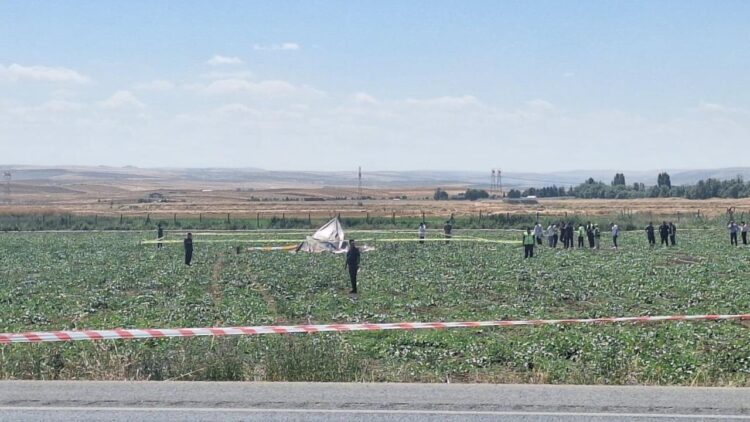 Ankara'da eğitim helikopteri düştü.