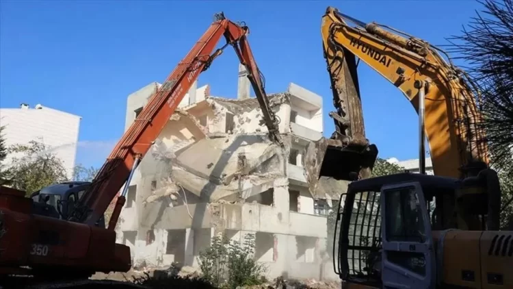 İstanbul'da dönüşümü süren konut ve iş yeri sayısı 276 bine ulaştı.