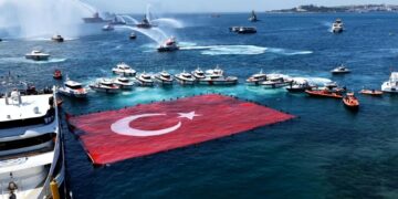 Denizcilik ve Kabotaj Bayramı'nın 100'üncü yılı İstanbul'da kutlandı Denizcilik ve Kabotaj Bayramı’nın 100’üncü yılı İstanbul’da kutlandı