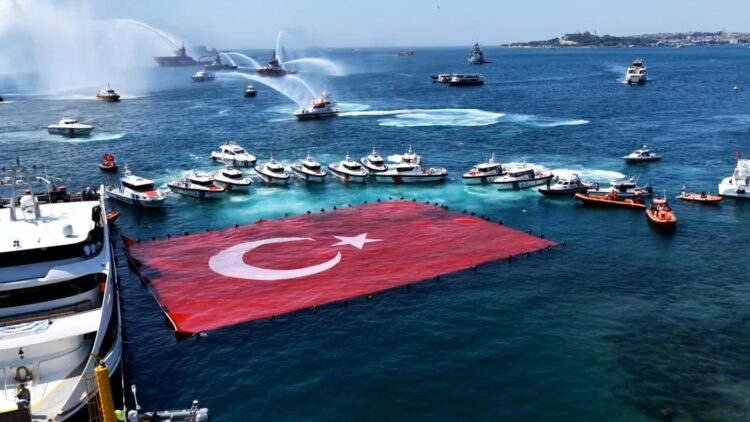 Denizcilik ve Kabotaj Bayramı'nın 100'üncü yılı İstanbul'da kutlandı Denizcilik ve Kabotaj Bayramı'nın 100'üncü yılı İstanbul'da kutlandı.