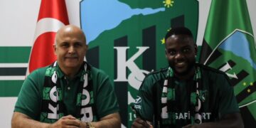Kocaelispor, Show'u kadrosuna kattı! Kocaelispor, Show’u kadrosuna kattı!