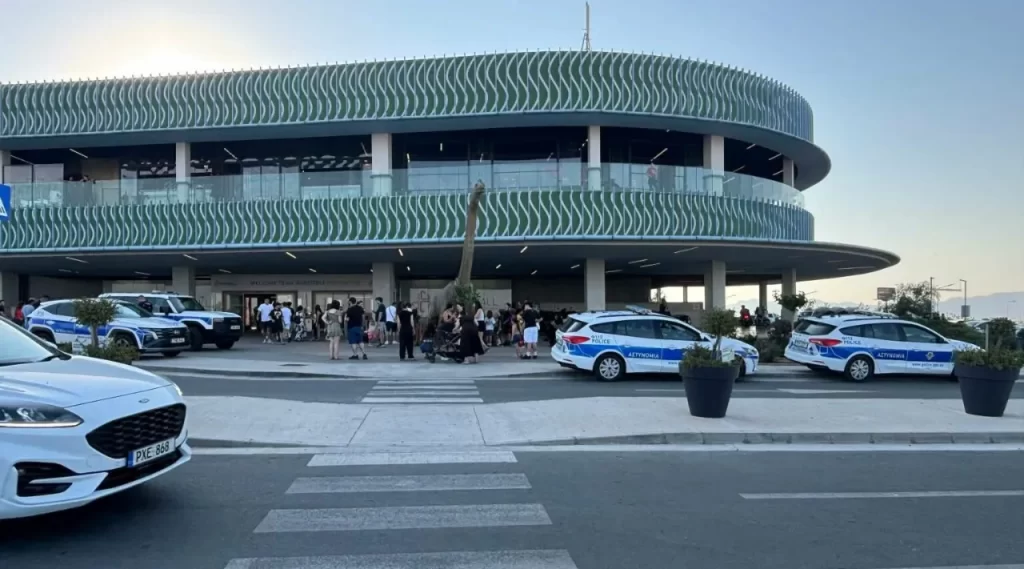 Lefkoşa'da bomba alarmı: AVM ve bina tahliye edildi lefkosada bomba tehdidi habermeydan