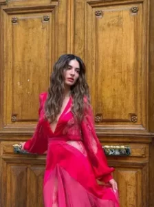 Melisa Aslı Pamuk kırmızı kombiniyle dikkatleri üzerine çekti melisa asli pamuk kirmizi kombiniyle dikkatleri uzerine cekti 1habermeydan