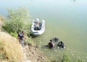 Murat Nehri'nde Akıntıya Kapılan 10 Yaşındaki Berat'tan 24 Saattir Haber Yok! Murat Nehri’nde Akıntıya Kapılan 10 Yaşındaki Berat’tan 24 Saattir Haber Yok!