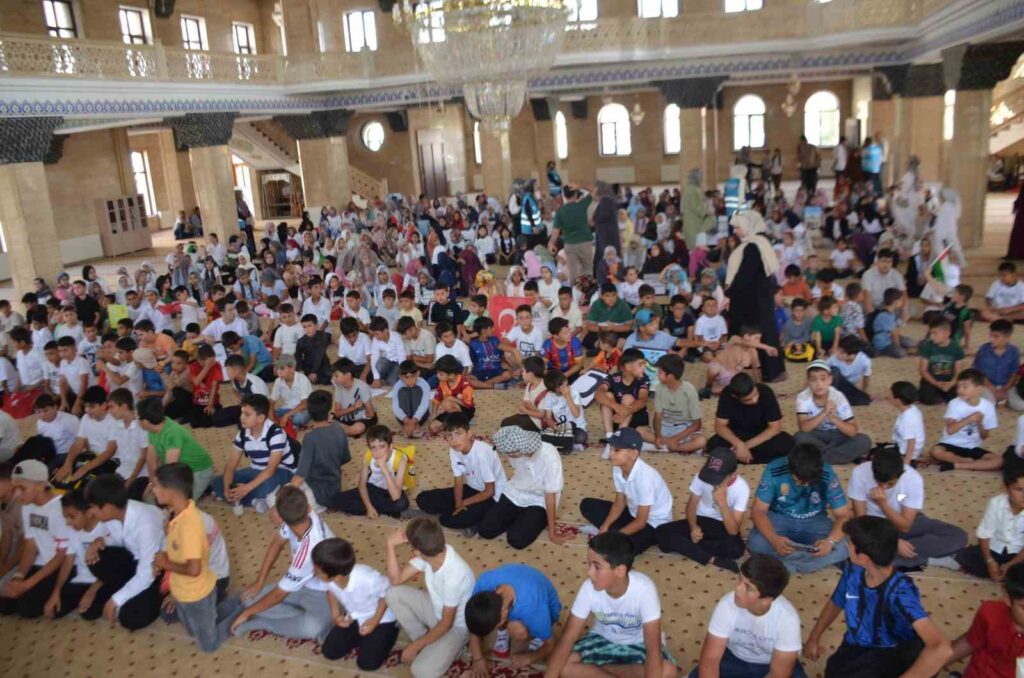Muş Bulanık'ta Yaz Okulu Coşkusu: 600 Öğrenci Merkez Camii'nde Buluştu mus bulanikta yaz okulu coskusu 600 ogrenci merkez camiinde bulustu habermeydan