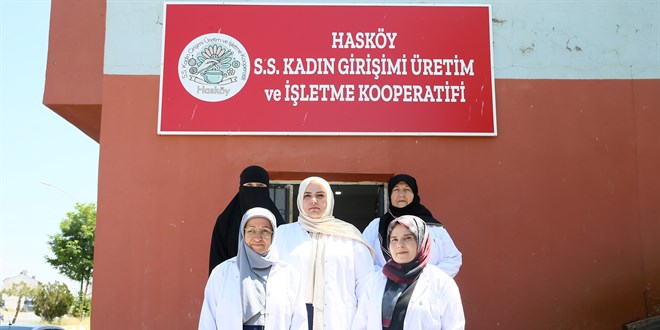 Muş Hasköy'lü 7 Kadın Çamuru Sanata ve Kazanca Dönüştürdü! mus haskoylu 7 kadin camuru sanata ve kazanca donusturdu habermeydan