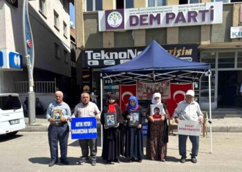 Muşlu Ailelerin Evlat Nöbeti Kararlılıkla Sürüyor! Muşlu Ailelerin Evlat Nöbeti Kararlılıkla Sürüyor!