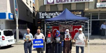 Muşlu Ailelerin Evlat Nöbeti Kararlılıkla Sürüyor! Muşlu Ailelerin Evlat Nöbeti Kararlılıkla Sürüyor!