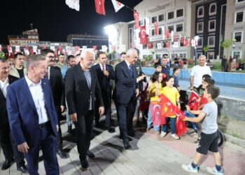 Muş’ta, 15 Temmuz demokrasi nöbetine yoğun katılım!
