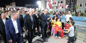 Muş’ta, 15 Temmuz demokrasi nöbetine yoğun katılım!