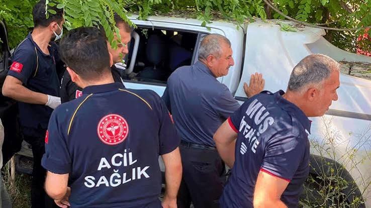 Muş'ta, Şarampole Devrilen Kamyonette Sıkışan 2 Kişi Kurtarıldı! musta sarampole devrilen kamyonette sikisen 2 kisi kurtarildi habermeydan