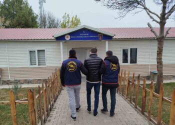 Muş'ta, Siber Dolandırıcılık Hükümlüsü Jandarmaya Yakalandı! Muş’ta, Siber Dolandırıcılık Hükümlüsü Jandarmaya Yakalandı!