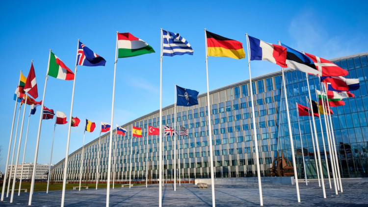 NATO Zirvesi'nde tarihi adım: Türkiye ve 8 müttefikten ortak savunma bankası girişimi Türkiye ve 8 müttefikten ortak savunma bankası girişimi...