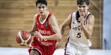 Ömer Kutluay kimdir? Hangi takımda oynuyor?