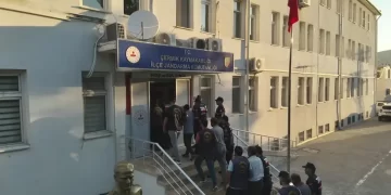Diyarbakır'da 10 yıllık cinayet dosyası çözüldü: 8 şüpheli gözaltında Diyarbakır’da 10 yıllık cinayet dosyası çözüldü: 8 şüpheli gözaltında