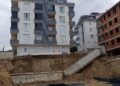 Sinop Gerze’de, 5 Katlı Binanın İstinat Duvarı Yıkıldı!