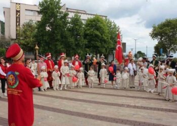 Sinop'ta, Çift Mehteranlı Sünnet Şöleni Coşkusu! Sinop’ta, Çift Mehteranlı Sünnet Şöleni Coşkusu!
