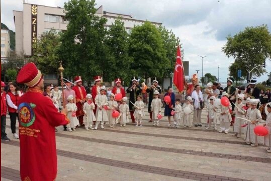 Sinop'ta, Çift Mehteranlı Sünnet Şöleni Coşkusu! sinopta cift mehteranli sunnet soleni coskusu habermeydan e1783608690427